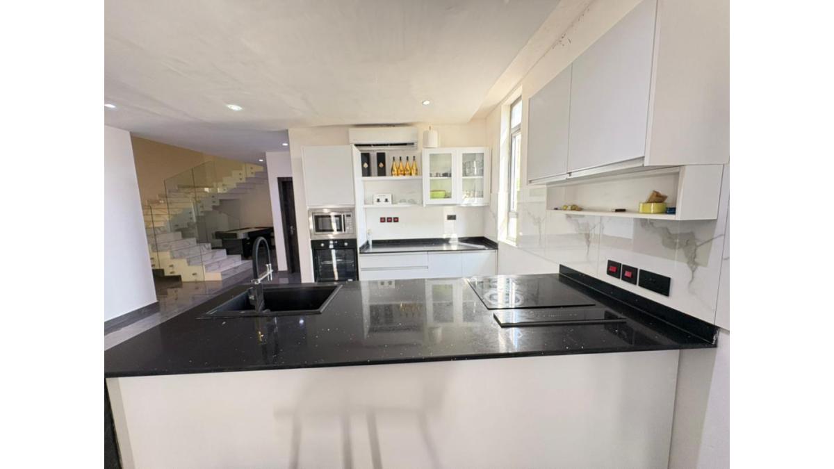 2 bed flat to let, Crown Lodge, Elystan Street - African Land