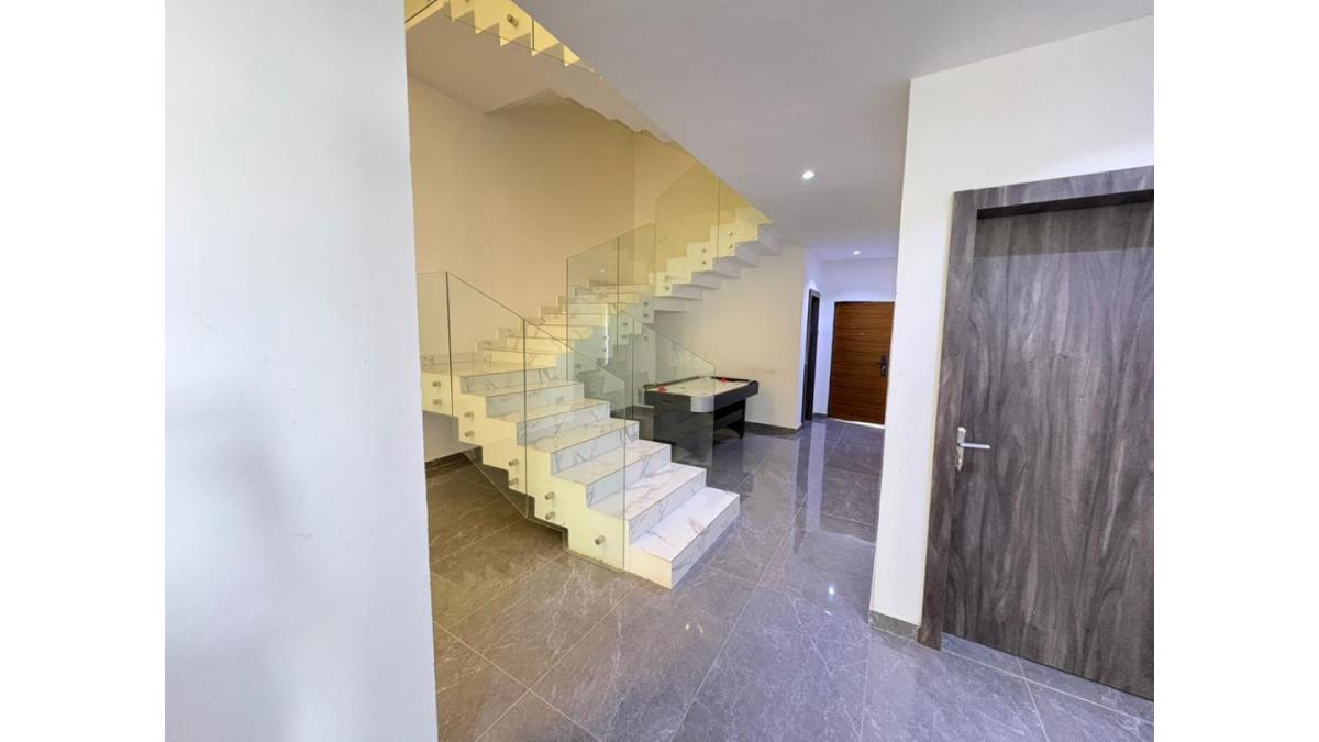 2 bed flat to let, Crown Lodge, Elystan Street - African Land
