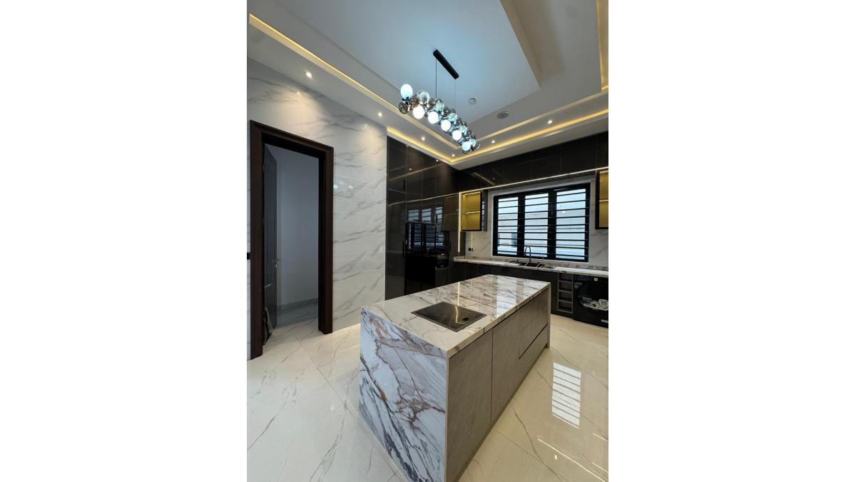 2 bed flat to let, Crown Lodge, Elystan Street - African Land