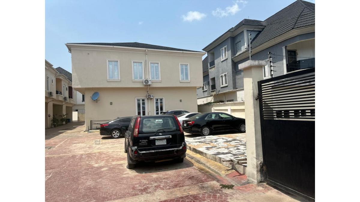 2 bed flat to let, Crown Lodge, Elystan Street - African Land
