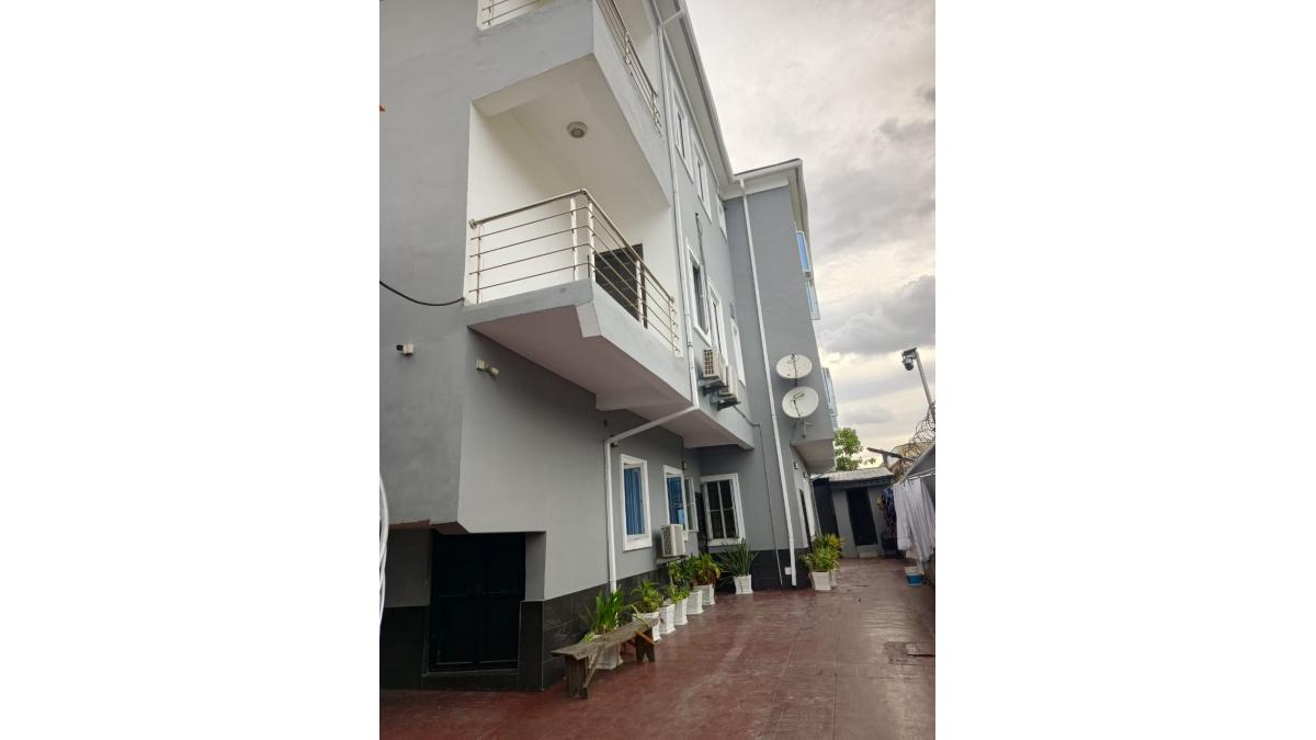 2 bed flat to let, Crown Lodge, Elystan Street - African Land