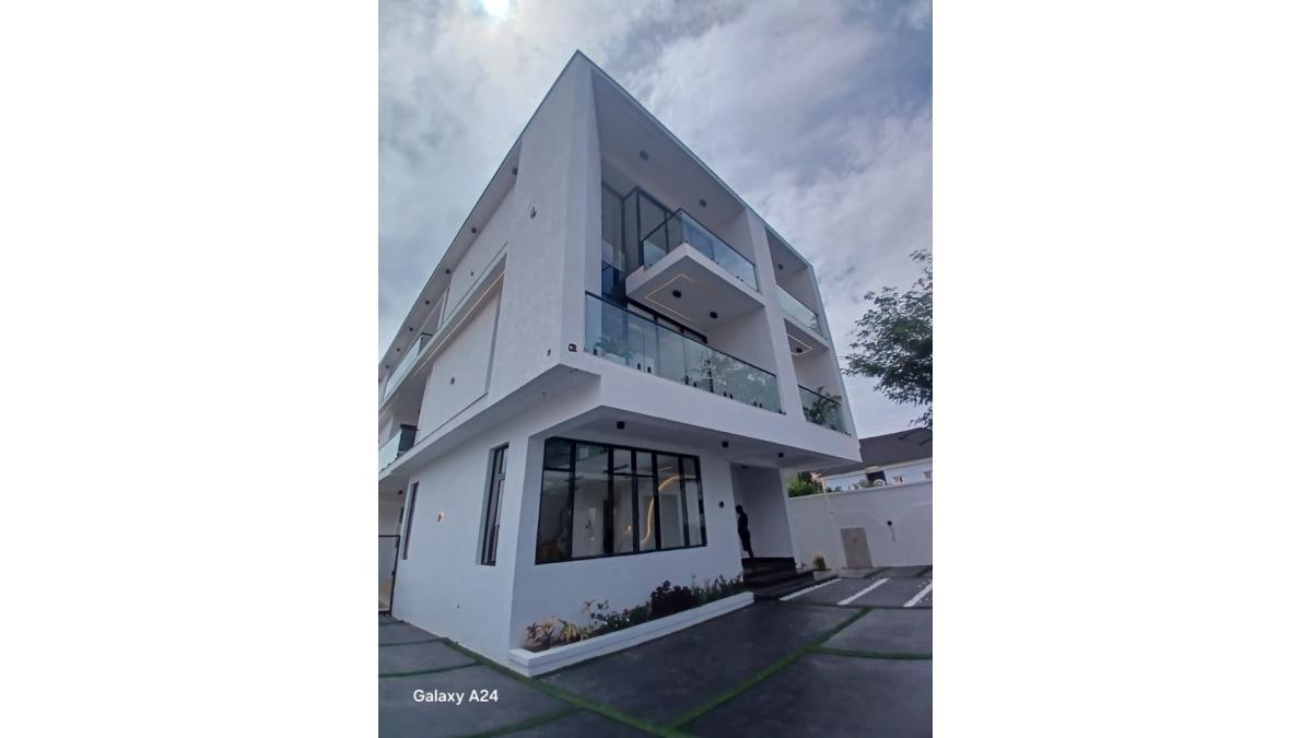 Luxury 5-Bedroom Duplex with Pool & Smart Features – Apo Resettlement, Abuja