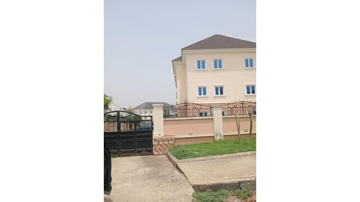 2 bed flat to let, Crown Lodge, Elystan Street - African Land