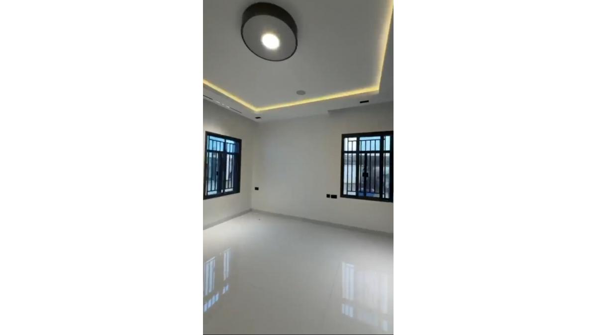 2 bed flat to let, Crown Lodge, Elystan Street - African Land