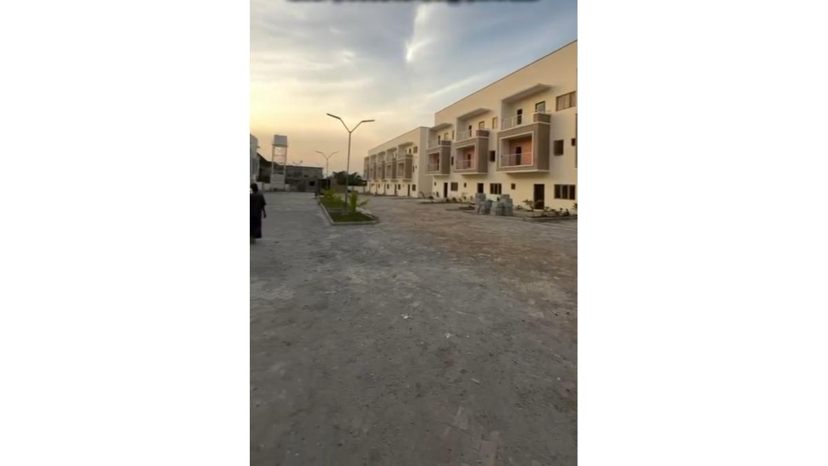 2 bed flat to let, Crown Lodge, Elystan Street - African Land