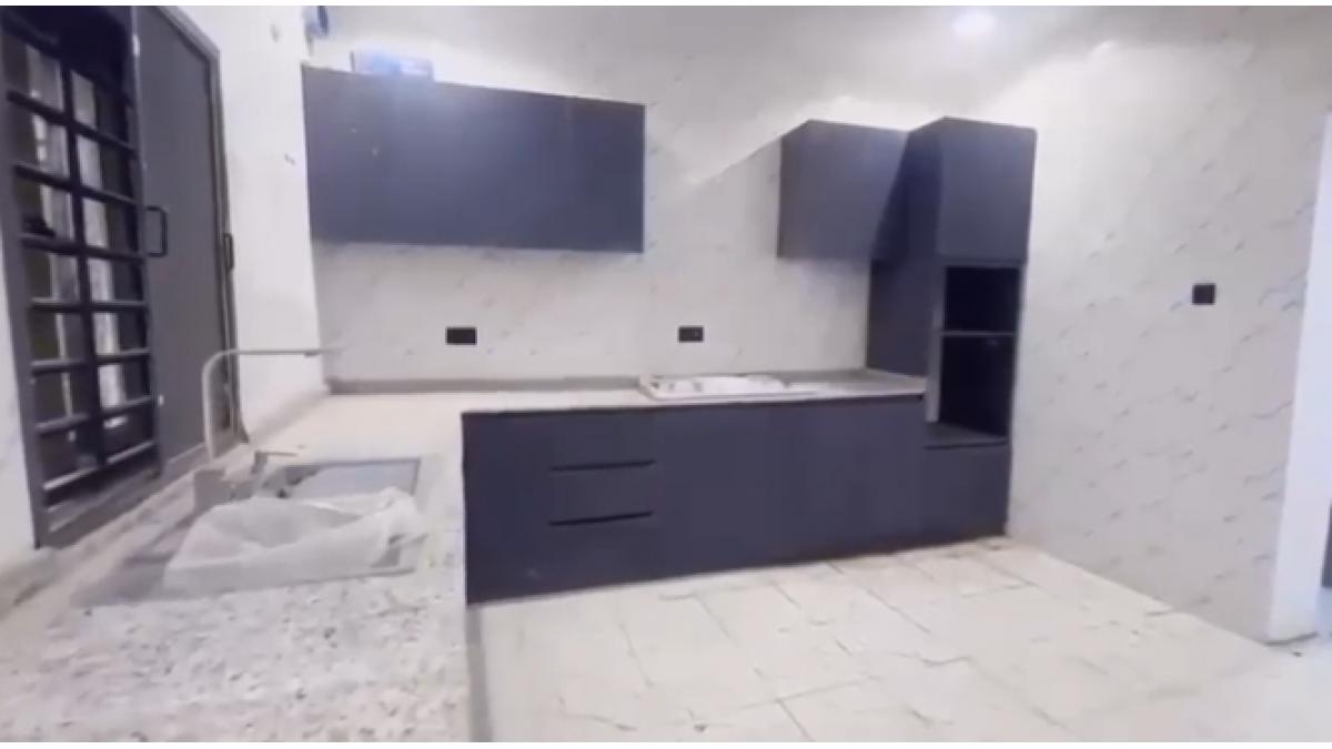 2 bed flat to let, Crown Lodge, Elystan Street - African Land