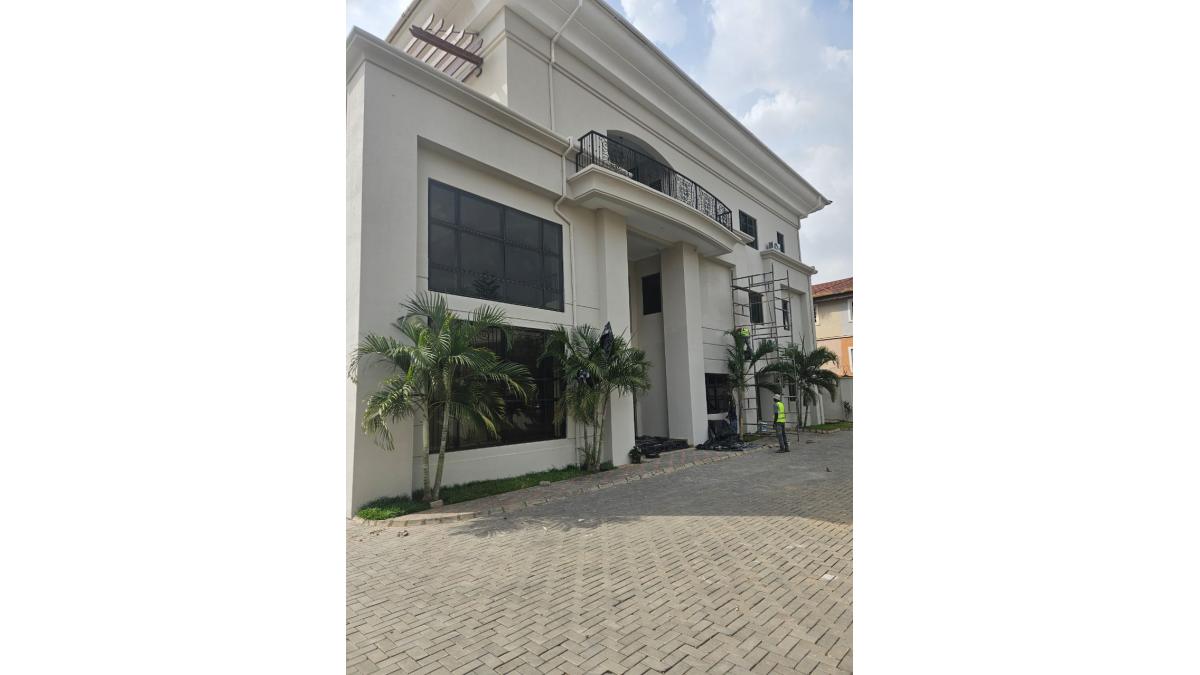 2 bed flat to let, Crown Lodge, Elystan Street - African Land