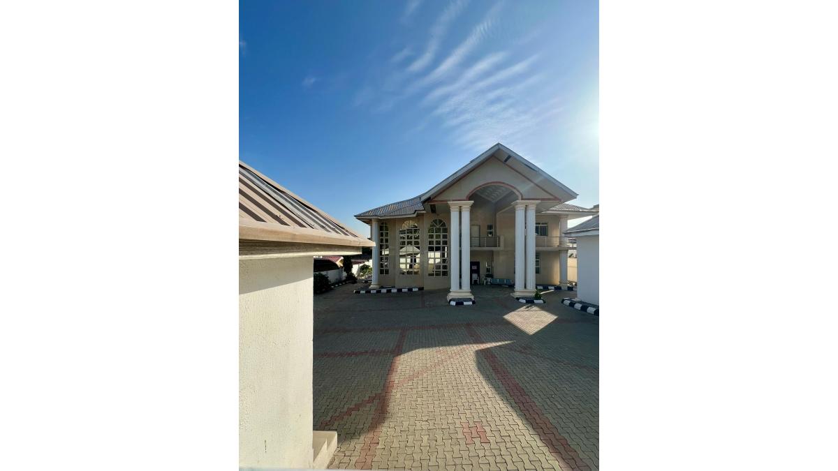 2 bed flat to let, Crown Lodge, Elystan Street - African Land