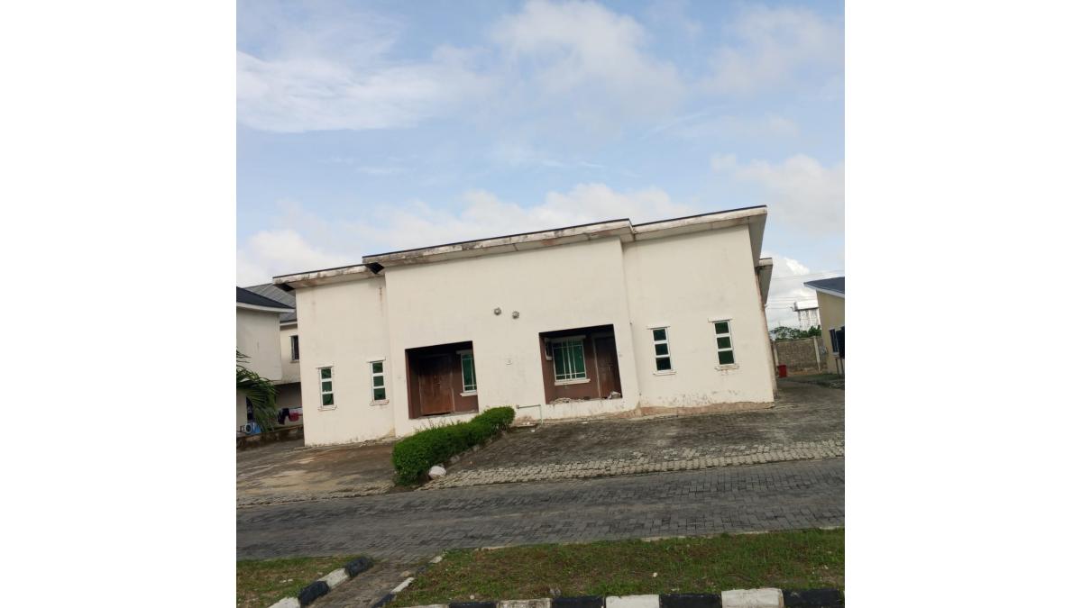 2 bed flat to let, Crown Lodge, Elystan Street - African Land
