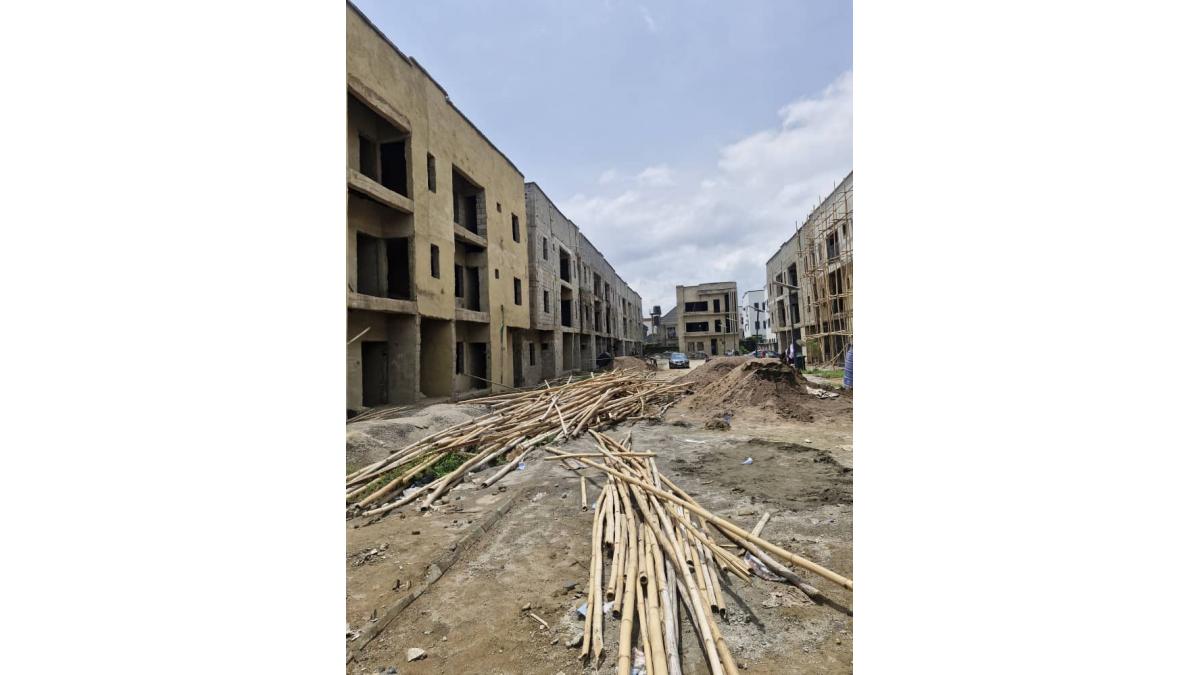 2 bed flat to let, Crown Lodge, Elystan Street - African Land