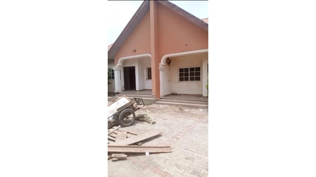 2 bed flat to let, Crown Lodge, Elystan Street - African Land