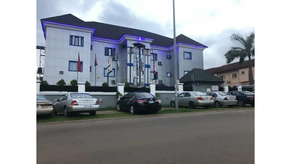 2 bed flat to let, Crown Lodge, Elystan Street - African Land