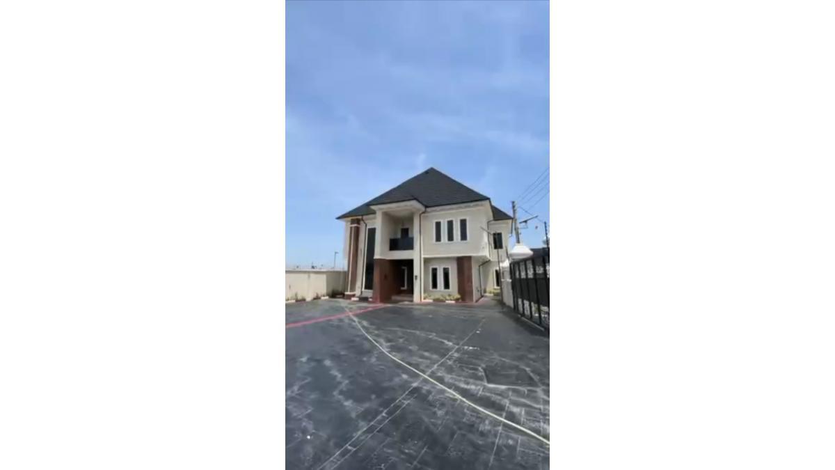 Luxury 5-Bedroom Detached Duplex with Swimming Pool & 2-Bedroom BQ for Sale in Karsana, Abuja