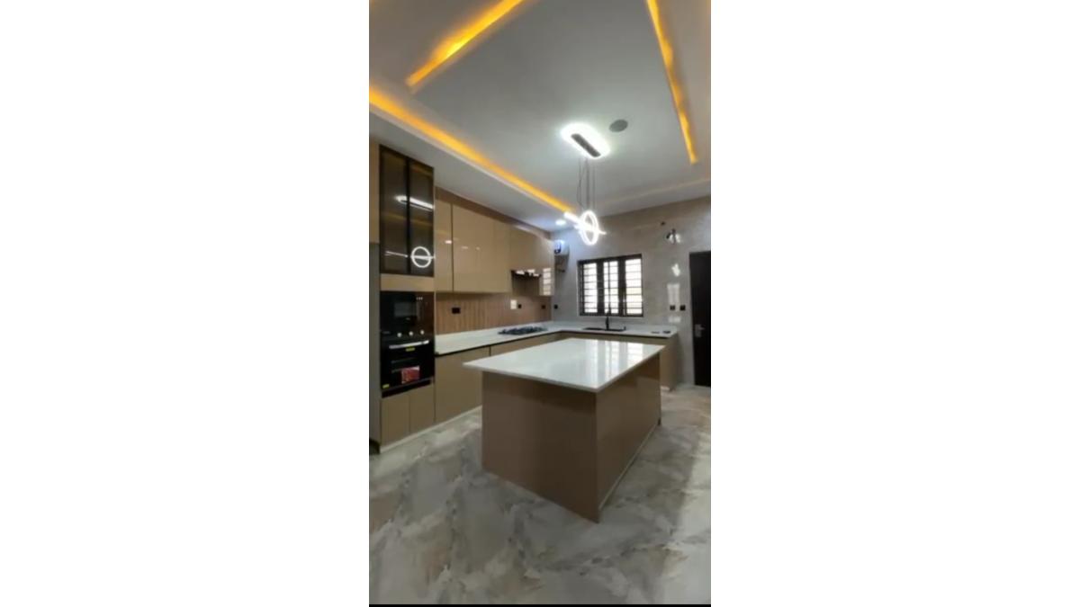 2 bed flat to let, Crown Lodge, Elystan Street - African Land