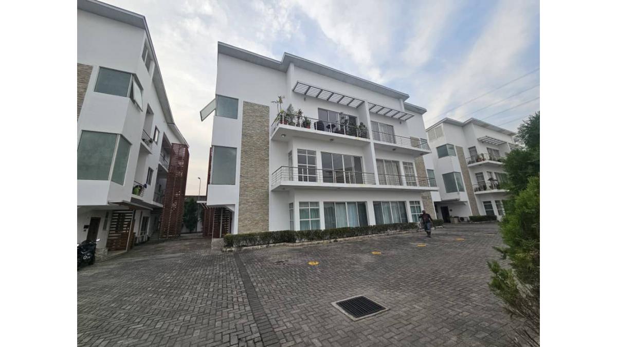 2 bed flat to let, Crown Lodge, Elystan Street - African Land