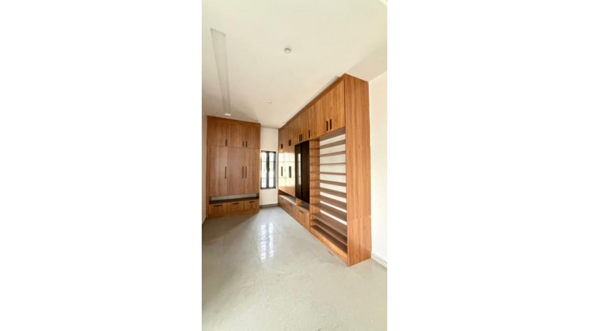 2 bed flat to let, Crown Lodge, Elystan Street - African Land