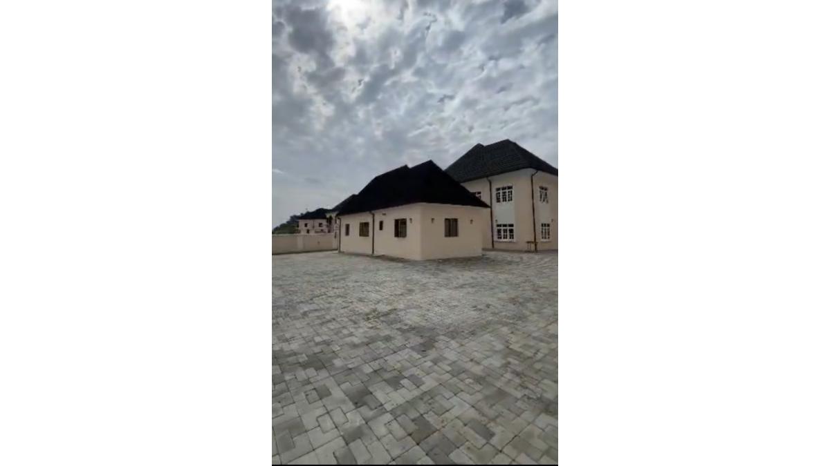 2 bed flat to let, Crown Lodge, Elystan Street - African Land