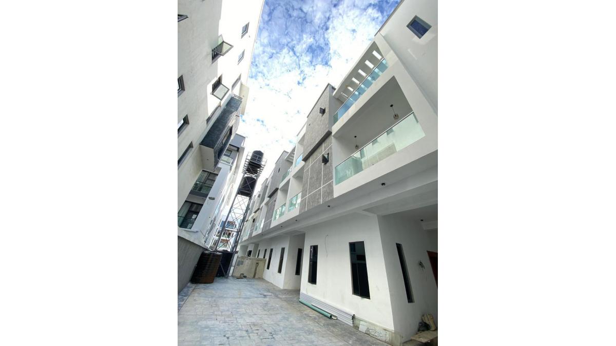 2 bed flat to let, Crown Lodge, Elystan Street - African Land